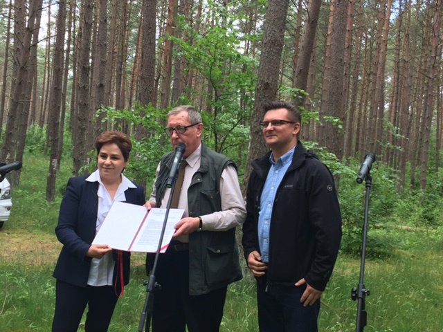 UNFCCC's Executive Secretary Patricia Espinosa with Polish Environment Minister Professor Jan Szysko at forest research centre in Tuczno