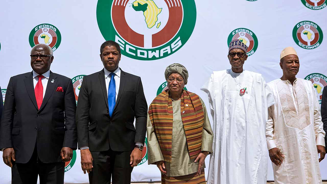 (From L) Sierra Leon's President Ernest Bai Koroma, President of ECOWAS Marcel de Souza