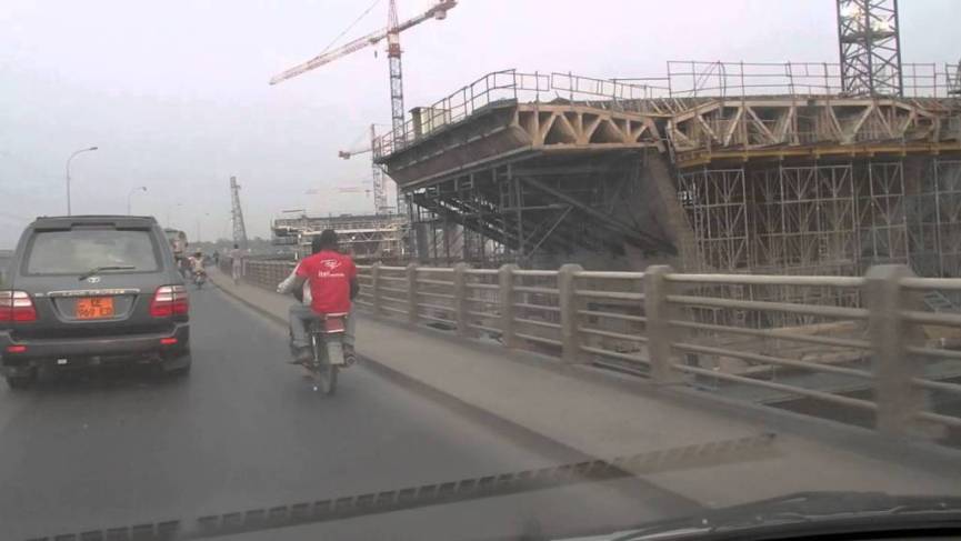 construction of wouri bridge inDouala-Cameroon by Chinese firm (PHOTO: Elias Ntungwe)