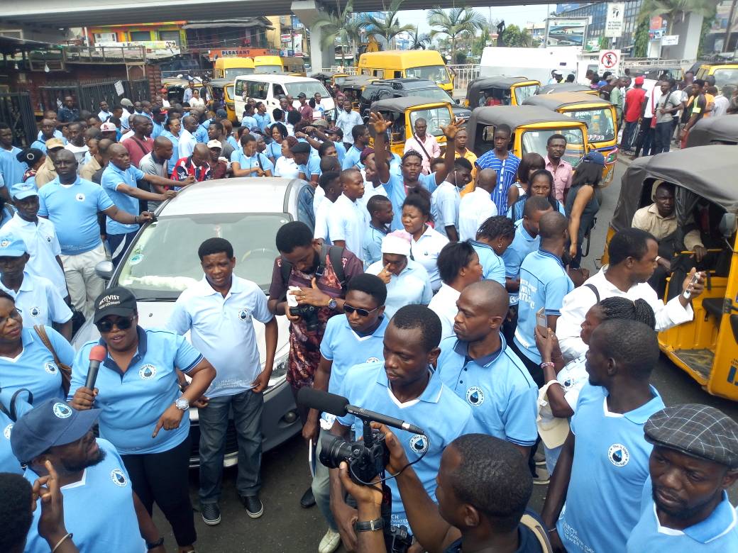 Activists protesting against the privatisation of water in Lagos, Nigeria 3 (PHOTO: ClimateReporters/Ugonma Cokey)