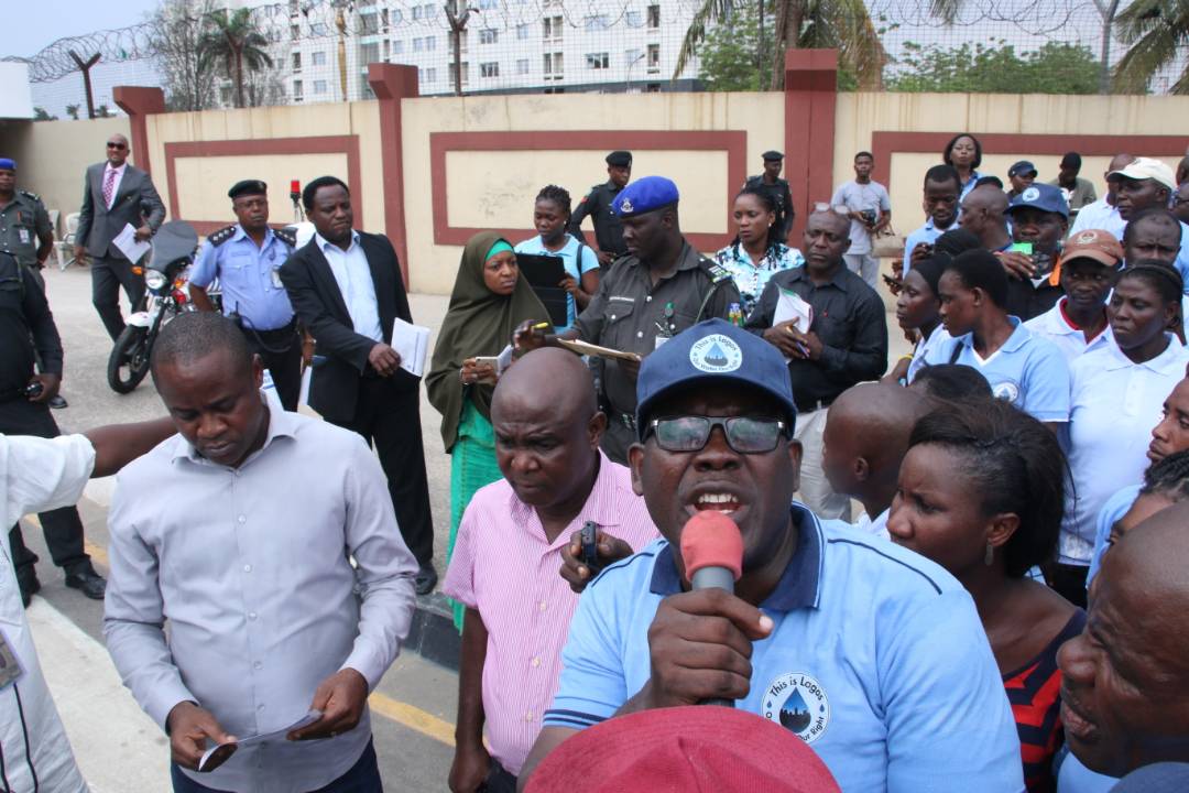 Activists protesting against the privatisation of water in Lagos, Nigeria 4 (PHOTO: ClimateReporters/Ugonma Cokey)