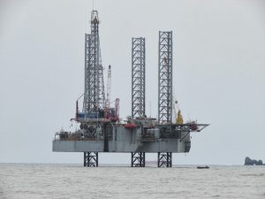 Oil drilling in the shores of Limbe (PHOTO: ClimateReporters/Elias Ntungwe)