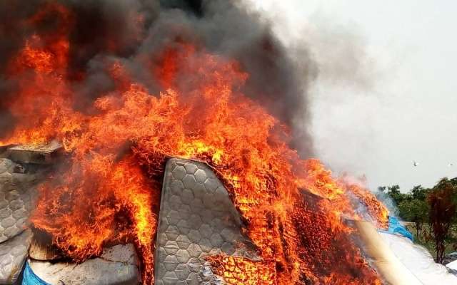 Open burning of mattresses in Accra, Ghana