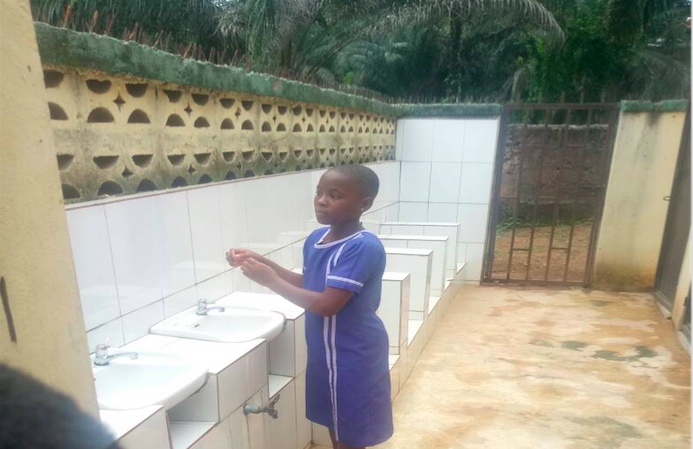 Emmanuela Ezeakachukwu washing her hands at one of the WASH facilities in the school (PHOTO: ClimateReporters/Tosin Kolade)