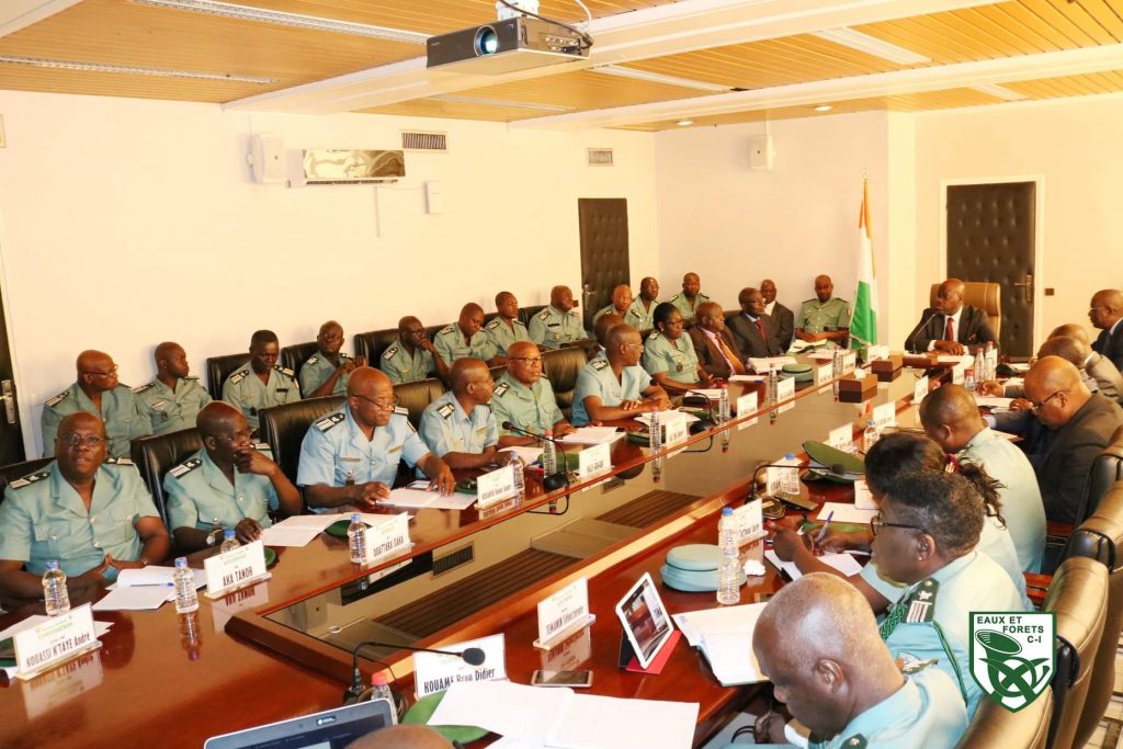 Le ministre des Eaux et forêts, Alain Richard Donwahi en réunion de clarification avec  les Directeurs régionaux de son département ministériel